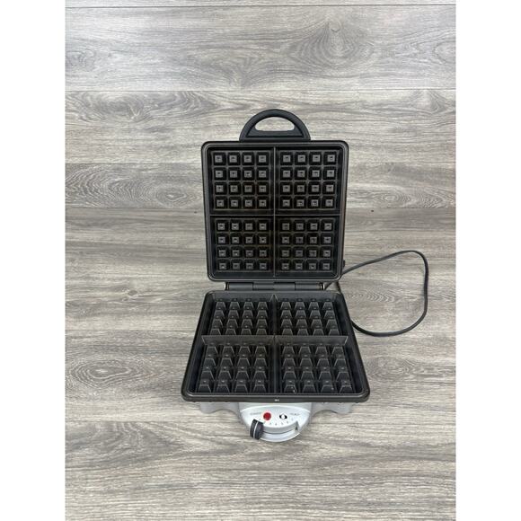 VillaWare Uno Belgian Waffle Maker Classic 4 Square 2001 1200 Watts 120V -Tested - Picture 2 of 11